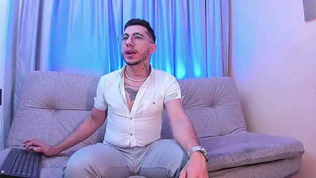 Taylor Lewiis online show from 10.04.25