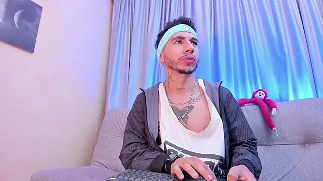 Taylor Lewiis online show from 10.11.25
