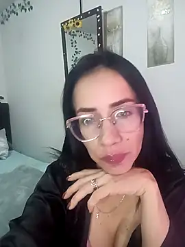 Snapshot of YaraDuartee chatting on 01.14.26 YaraDuartee online show from 01.14.26