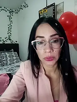 Snapshot of YaraDuartee chatting on 02.18.26 YaraDuartee online show from 02.18.26