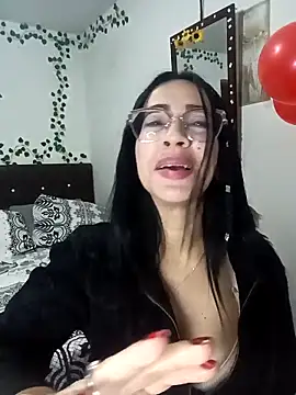 Snapshot of YaraDuartee chatting on 02.19.26 YaraDuartee online show from 02.19.26