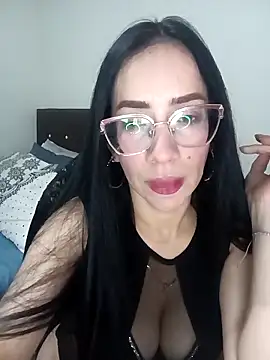 Snapshot of YaraDuartee chatting on 03.21.26 YaraDuartee online show from 03.21.26