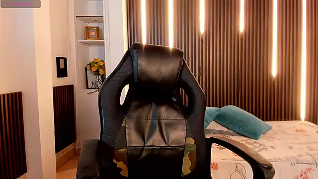 Violet Anders online show from 10.22.25