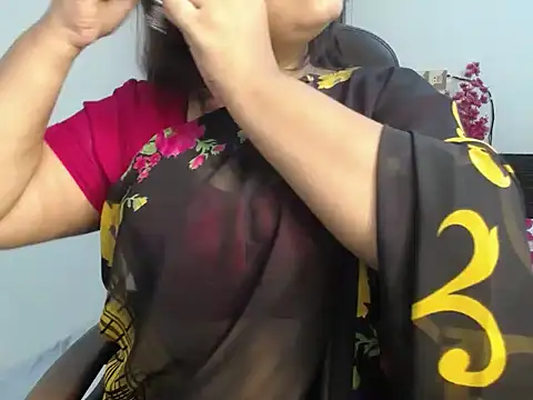 Queen Homaira online show from 11.03.25