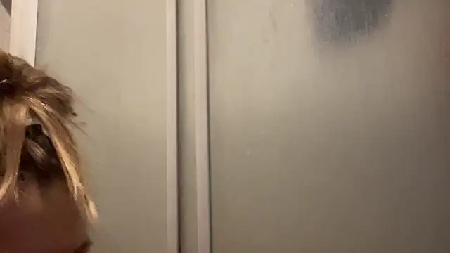 Snapshot of Milysoren chatting on 02.15.26 Milysoren online show from 02.15.26