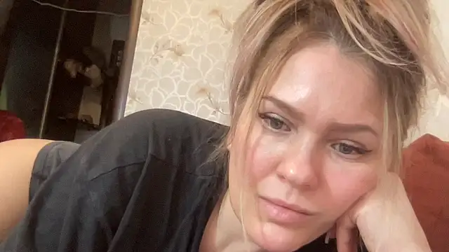 Snapshot of Milysoren chatting on 02.28.26 Milysoren online show from 02.28.26