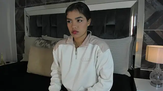 Snapshot of NaylaGrey chatting on 07.03.26 NaylaGrey online show from 07.03.26