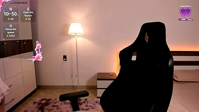 Snapshot of AmyVilvet_ chatting on 10.20.25 AmyVilvet  online show from 10.20.25