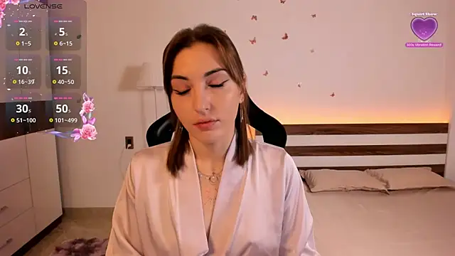 Snapshot of AmyVilvet_ chatting on 10.21.25 AmyVilvet  online show from 10.21.25