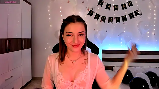 Snapshot of AmyVilvet_ chatting on 10.28.25 AmyVilvet  online show from 10.28.25