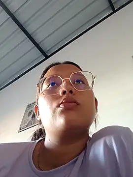 Snapshot of young_dairy01 chatting on 11.05.25 young dairy01 online show from 11.05.25