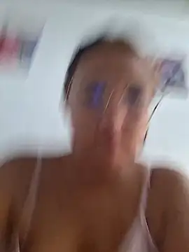 Snapshot of young_dairy01 chatting on 12.17.25 young dairy01 online show from 12.17.25