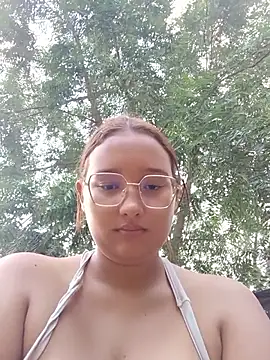 Snapshot of young_dairy01 chatting on 12.22.25 young dairy01 online show from 12.22.25