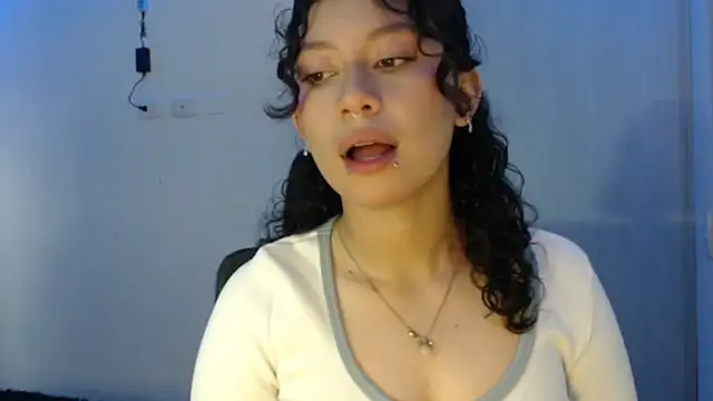 Ivonnybonn online show from 10.24.25