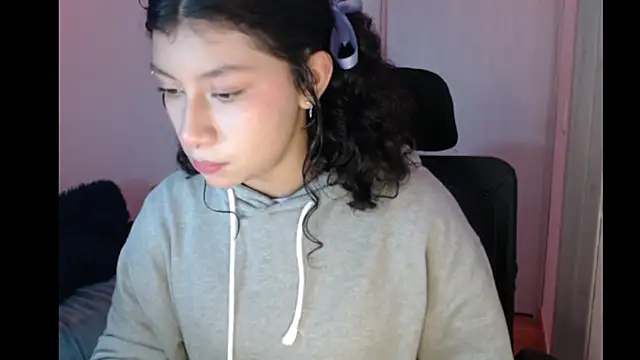 Ivonnybonn online show from 11.21.25