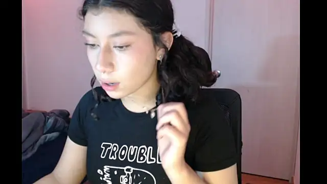 Ivonnybonn online show from 11.25.25