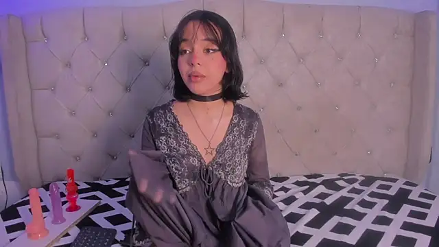 Snapshot of Lizzy_dark chatting on 10.14.25 Lizzy dark online show from 10.14.25