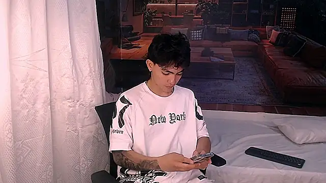 Snapshot of RomeoMillerr chatting on 12.19.25 RomeoMillerr online show from 12.19.25