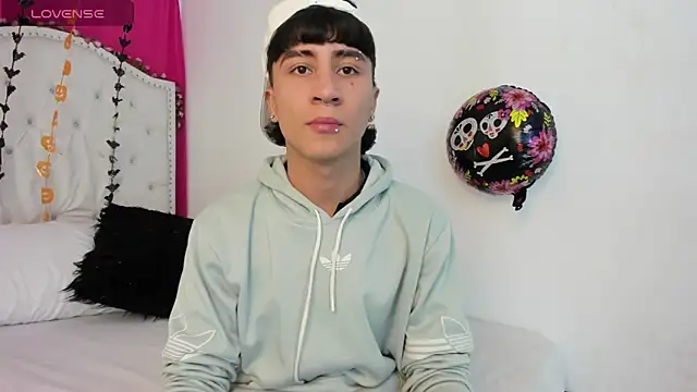 XaanderGrey online show from 10.15.25