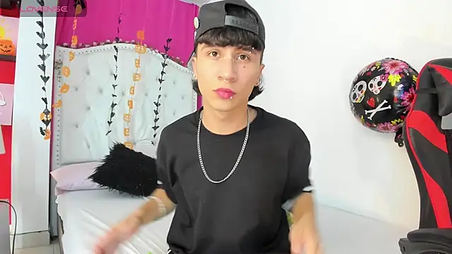 XaanderGrey online show from 10.17.25