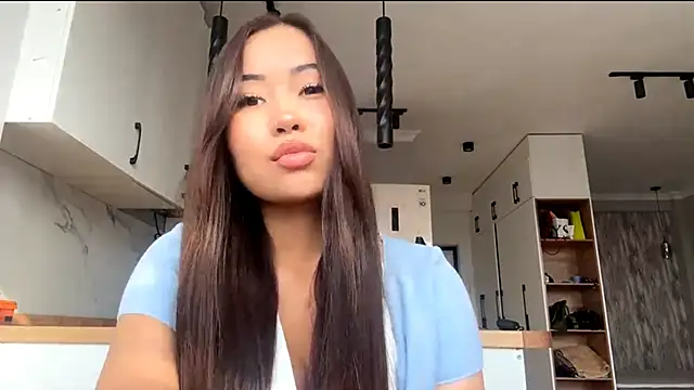 Snapshot of Ur_neighbor_Kira chatting on 10.22.25 Ur neighbor Kira online show from 10.22.25
