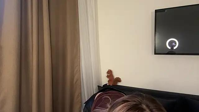 Ur neighbor Kira online show from 03.28.26