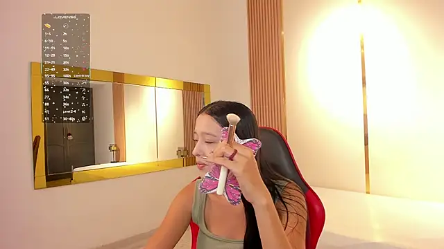 Snapshot of EmmiHops chatting on 11.24.25 EmmiHops online show from 11.24.25