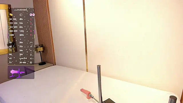 Snapshot of EmmiHops chatting on 11.25.25 EmmiHops online show from 11.25.25