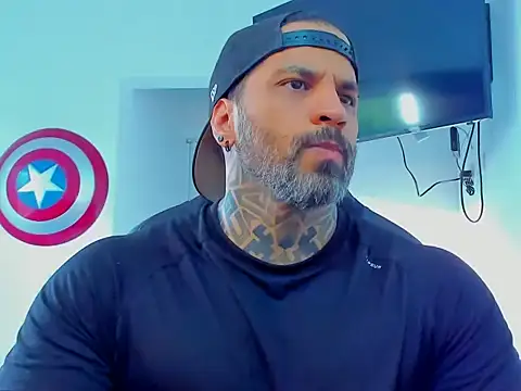 Snapshot of JoshRigby chatting on 11.05.25 JoshRigby online show from 11.05.25