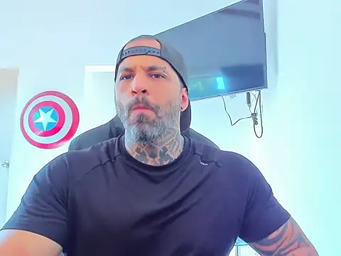 Snapshot of JoshRigby chatting on 11.07.25 JoshRigby online show from 11.07.25