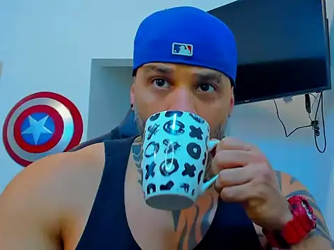 Snapshot of JoshRigby chatting on 11.18.25 JoshRigby online show from 11.18.25