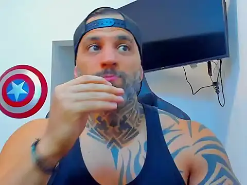 Snapshot of JoshRigby chatting on 11.26.25 JoshRigby online show from 11.26.25