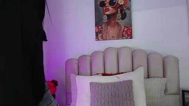 Snapshot of isa_bigassx chatting on 10.19.25 isa bigassx online show from 10.19.25