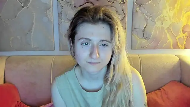 Snapshot of CamillaDreamer chatting on 04.18.26 CamillaDreamer online show from 04.18.26