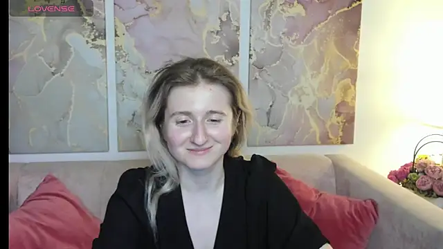 Snapshot of CamillaDreamer chatting on 04.23.26 CamillaDreamer online show from 04.23.26
