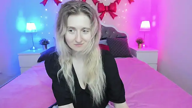 Snapshot of CamillaDreamer chatting on 04.25.26 CamillaDreamer online show from 04.25.26