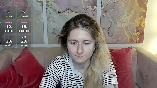 Snapshot of CamillaDreamer chatting on 04.29.26 CamillaDreamer online show from 04.29.26