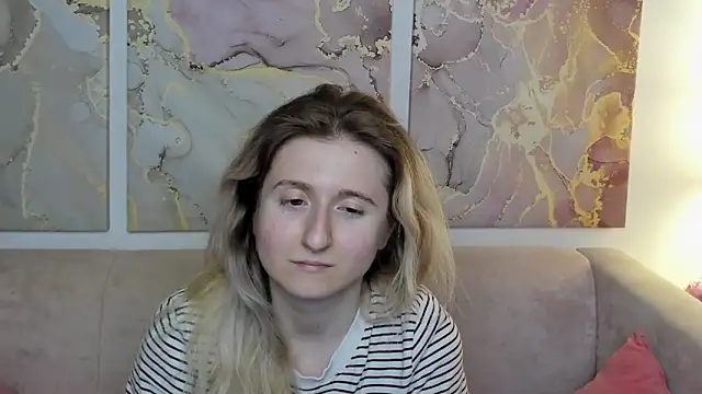 Snapshot of CamillaDreamer chatting on 04.30.26 CamillaDreamer online show from 04.30.26