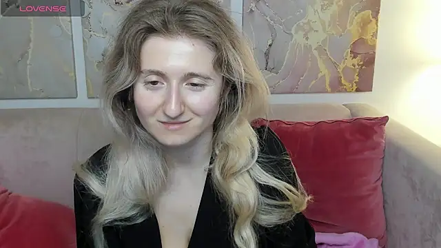 Snapshot of CamillaDreamer chatting on 05.04.26 CamillaDreamer online show from 05.04.26