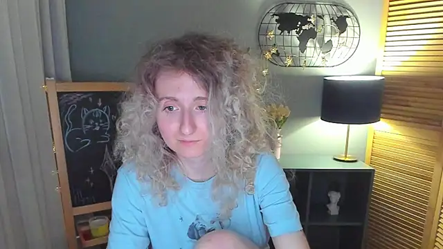 Snapshot of CamillaDreamer chatting on 05.09.26 CamillaDreamer online show from 05.09.26