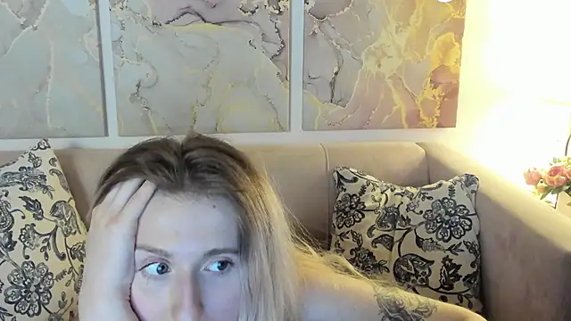 Snapshot of CamillaDreamer chatting on 05.14.26 CamillaDreamer online show from 05.14.26