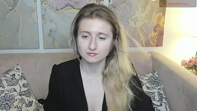 Snapshot of CamillaDreamer chatting on 05.15.26 CamillaDreamer online show from 05.15.26