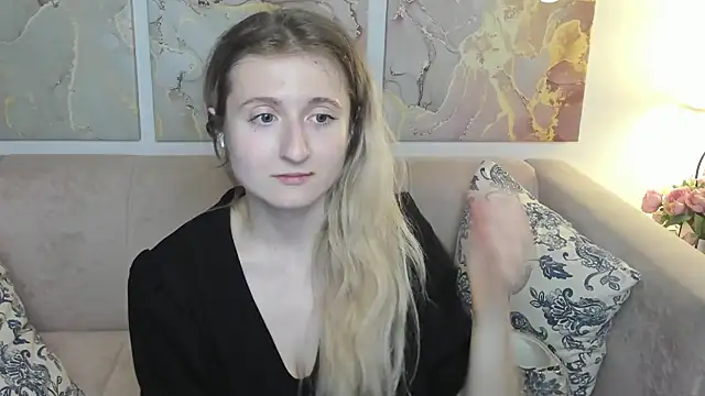 Snapshot of CamillaDreamer chatting on 05.16.26 CamillaDreamer online show from 05.16.26