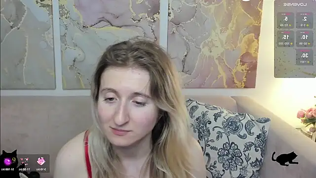 Snapshot of CamillaDreamer chatting on 05.17.26 CamillaDreamer online show from 05.17.26