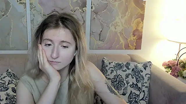 Snapshot of CamillaDreamer chatting on 05.19.26 CamillaDreamer online show from 05.19.26