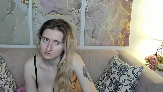 Snapshot of CamillaDreamer chatting on 05.22.26 CamillaDreamer online show from 05.22.26