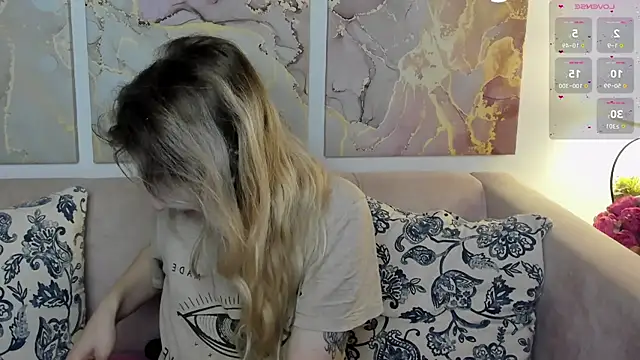 Snapshot of CamillaDreamer chatting on 05.24.26 CamillaDreamer online show from 05.24.26