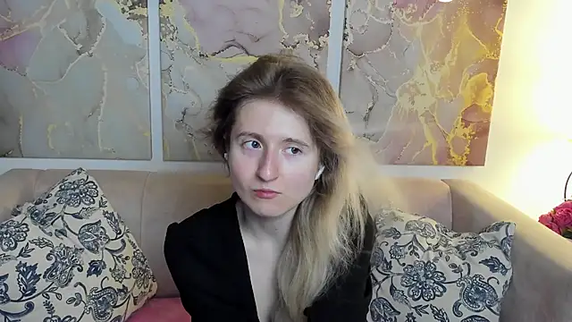 Snapshot of CamillaDreamer chatting on 05.29.26 CamillaDreamer online show from 05.29.26