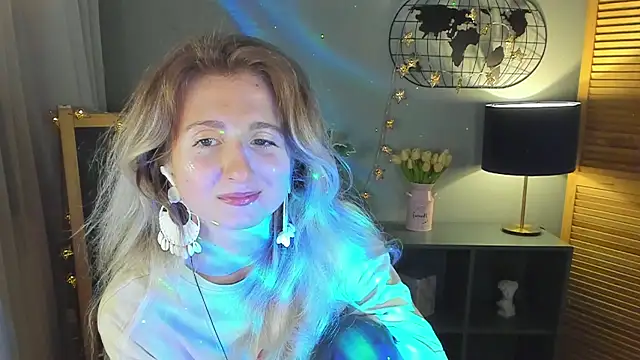 Snapshot of CamillaDreamer chatting on 07.15.26 CamillaDreamer online show from 07.15.26