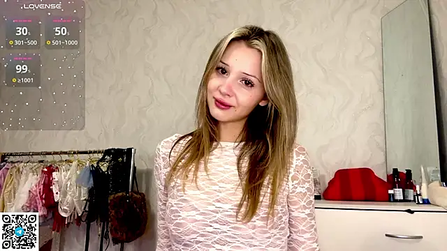 Snapshot of LindyEckland chatting on 10.15.25 LindyEckland online show from 10.15.25